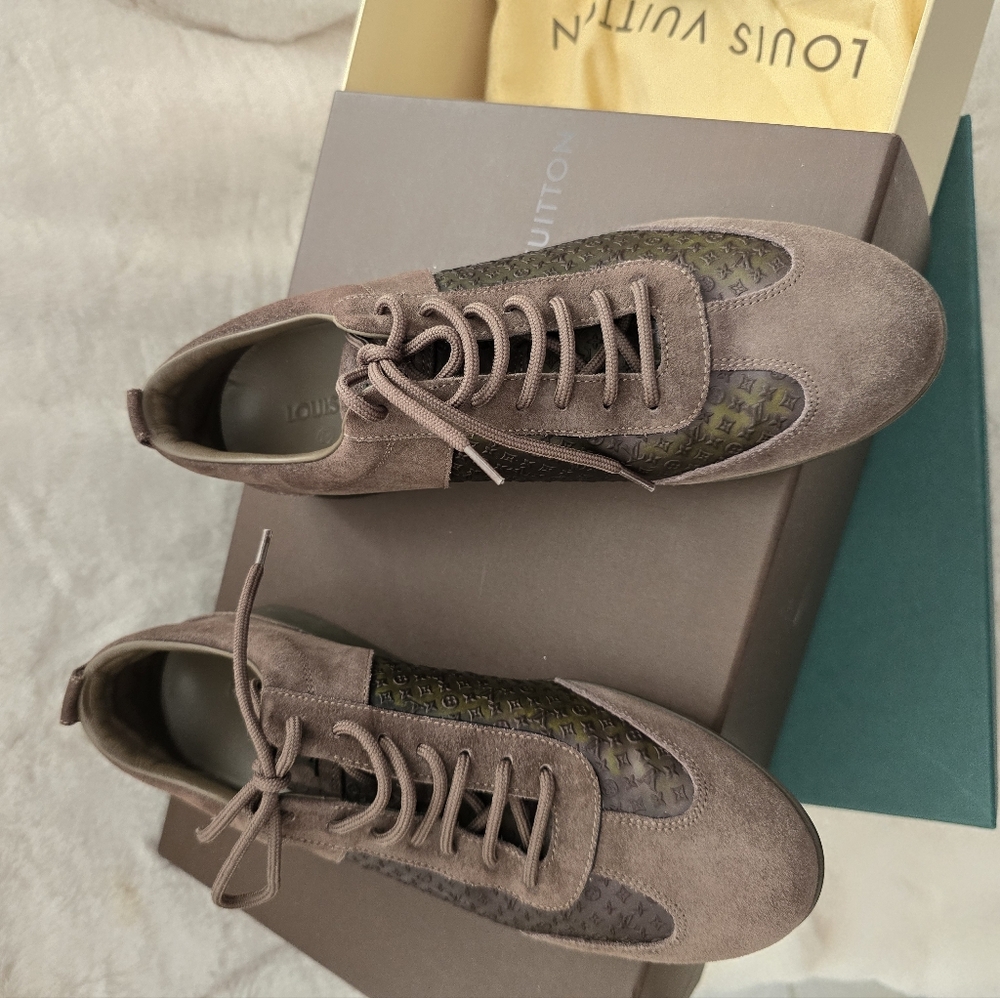 Louis Vuitton brand new walking sneakers. NW. Size 37. (Fits 7.5) - Picture 5 of 7